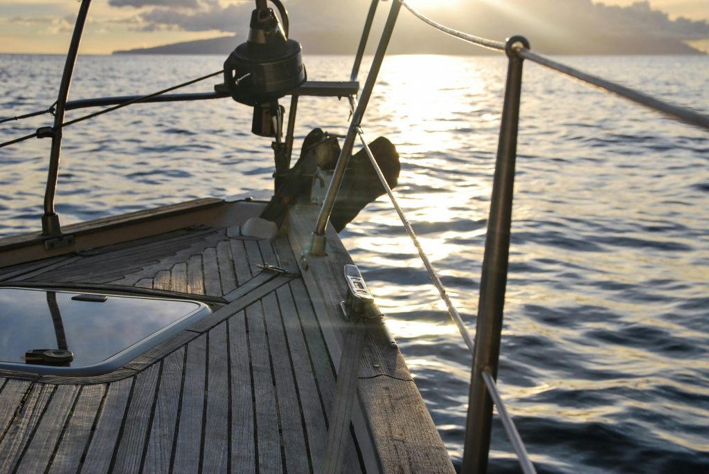 atardecer en un velero